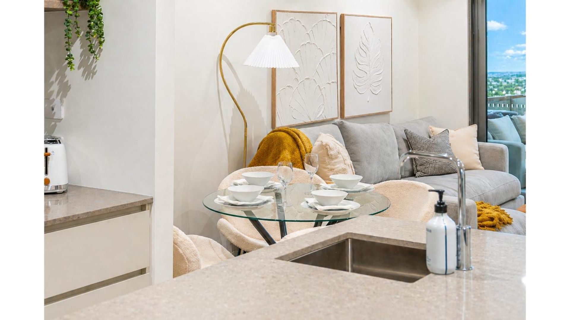 Apartment Sky High Luxury 2 Bedroom Cbd With Pool Gym And River Views
