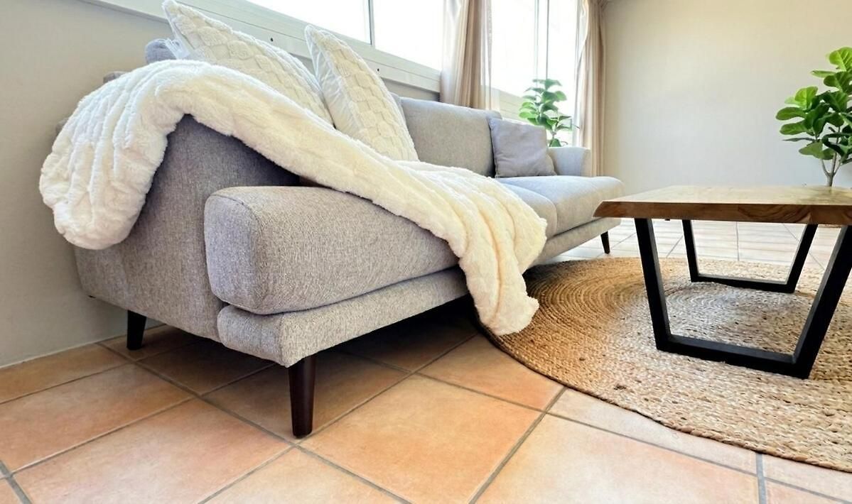 Apartment 2br - Lagoon Pool Gym - Sleeps 6 - Baby Equipped - Free Parking *