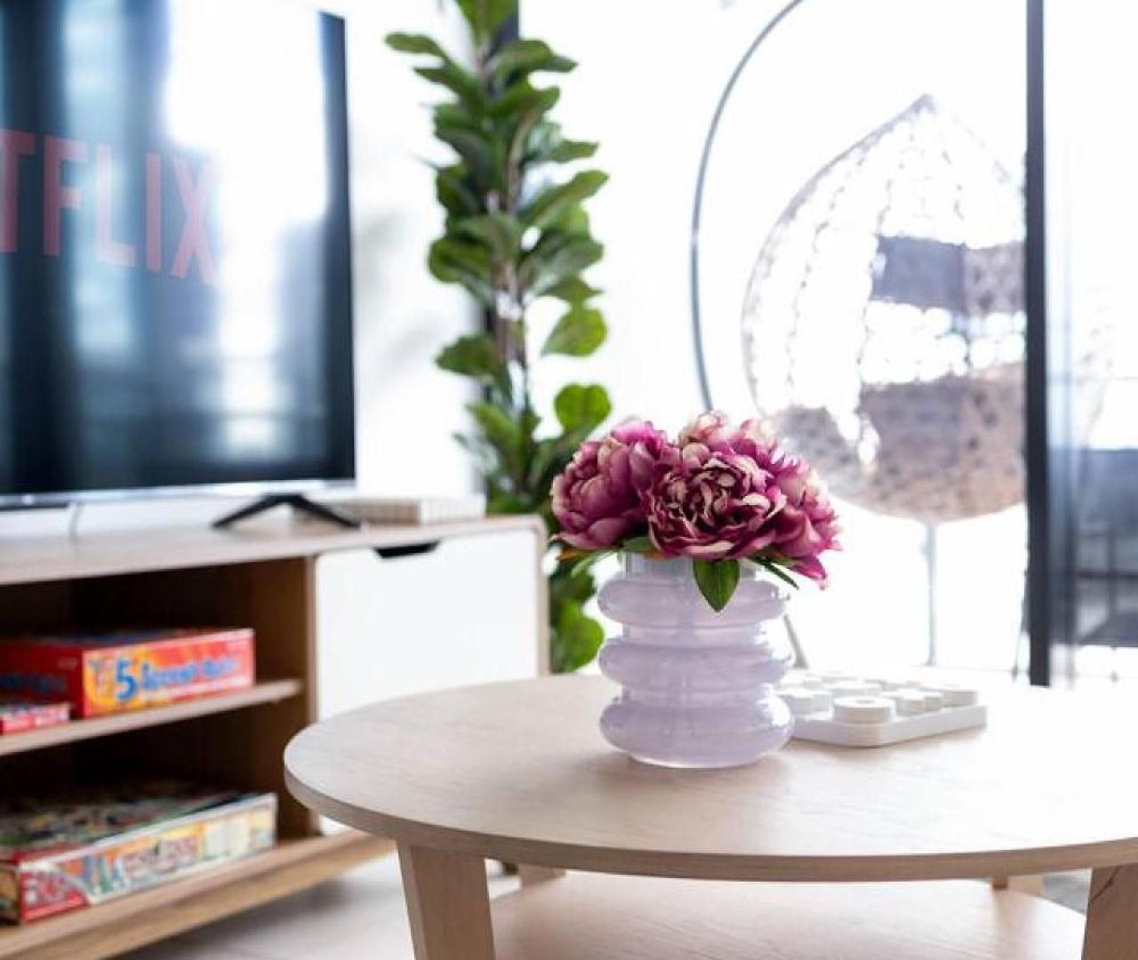Hope Street Apartment *