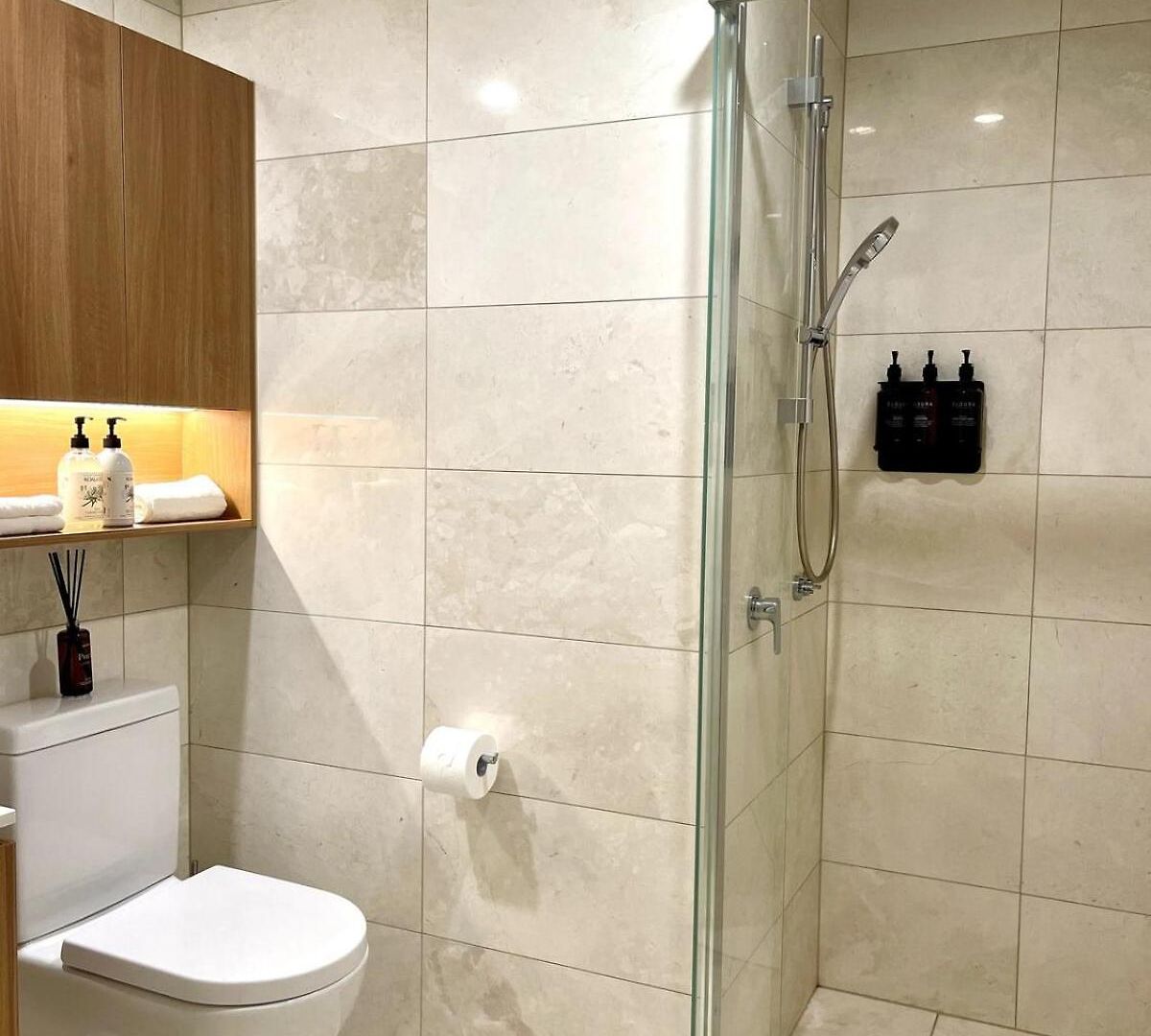 Lvl72 Breathtaking Views With Parking, Pool & Gym Apartment