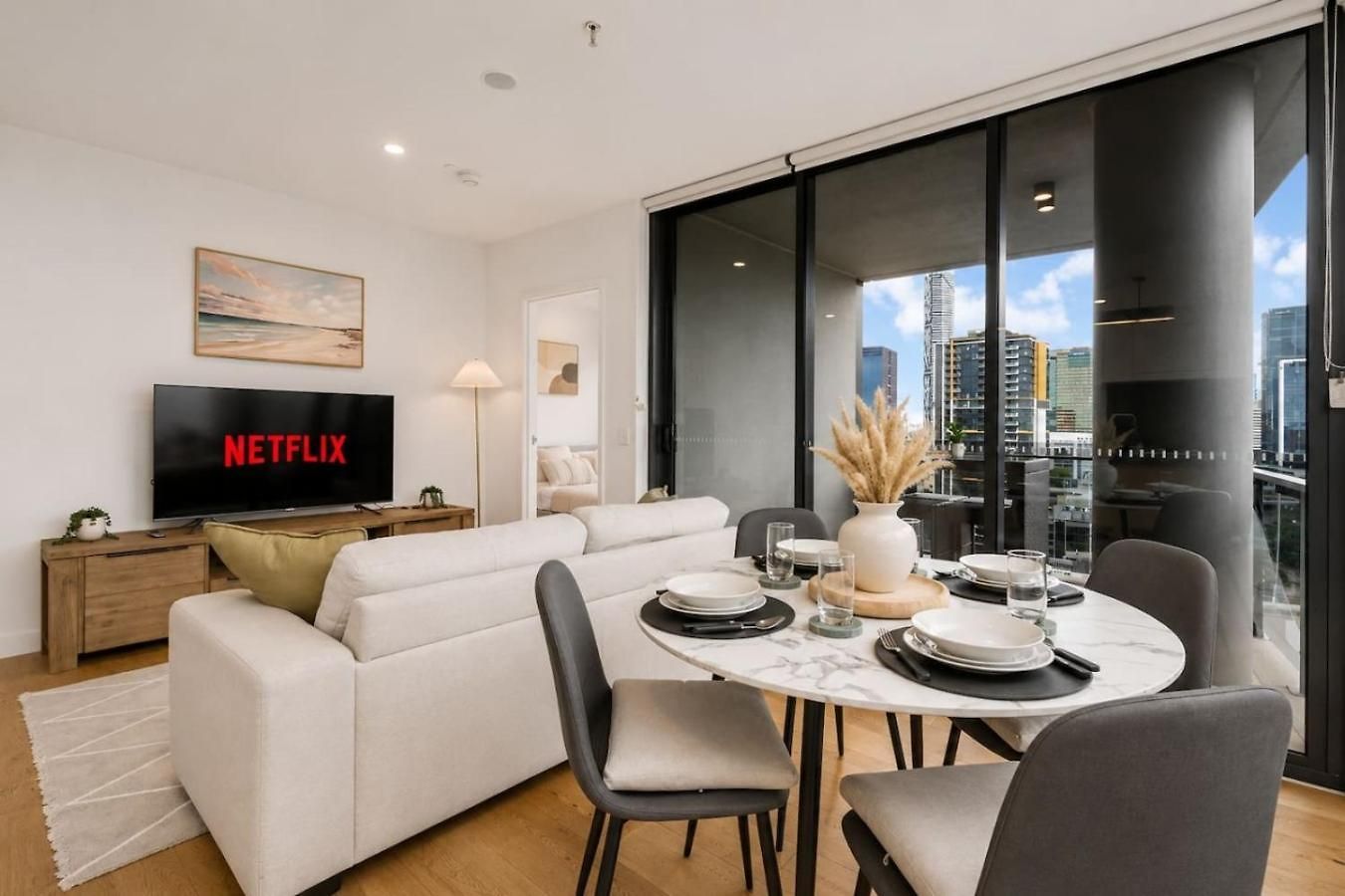 Level 22 Skyline Views With Sauna, Gym, Pool And Free Parking Apartment