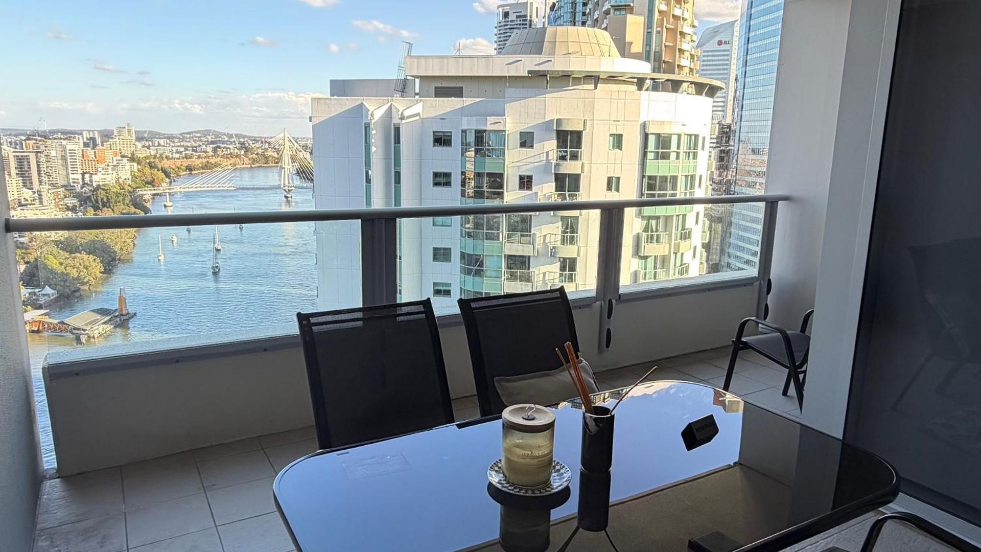 2bed 2bath Riverfront Luxury Views Apartment