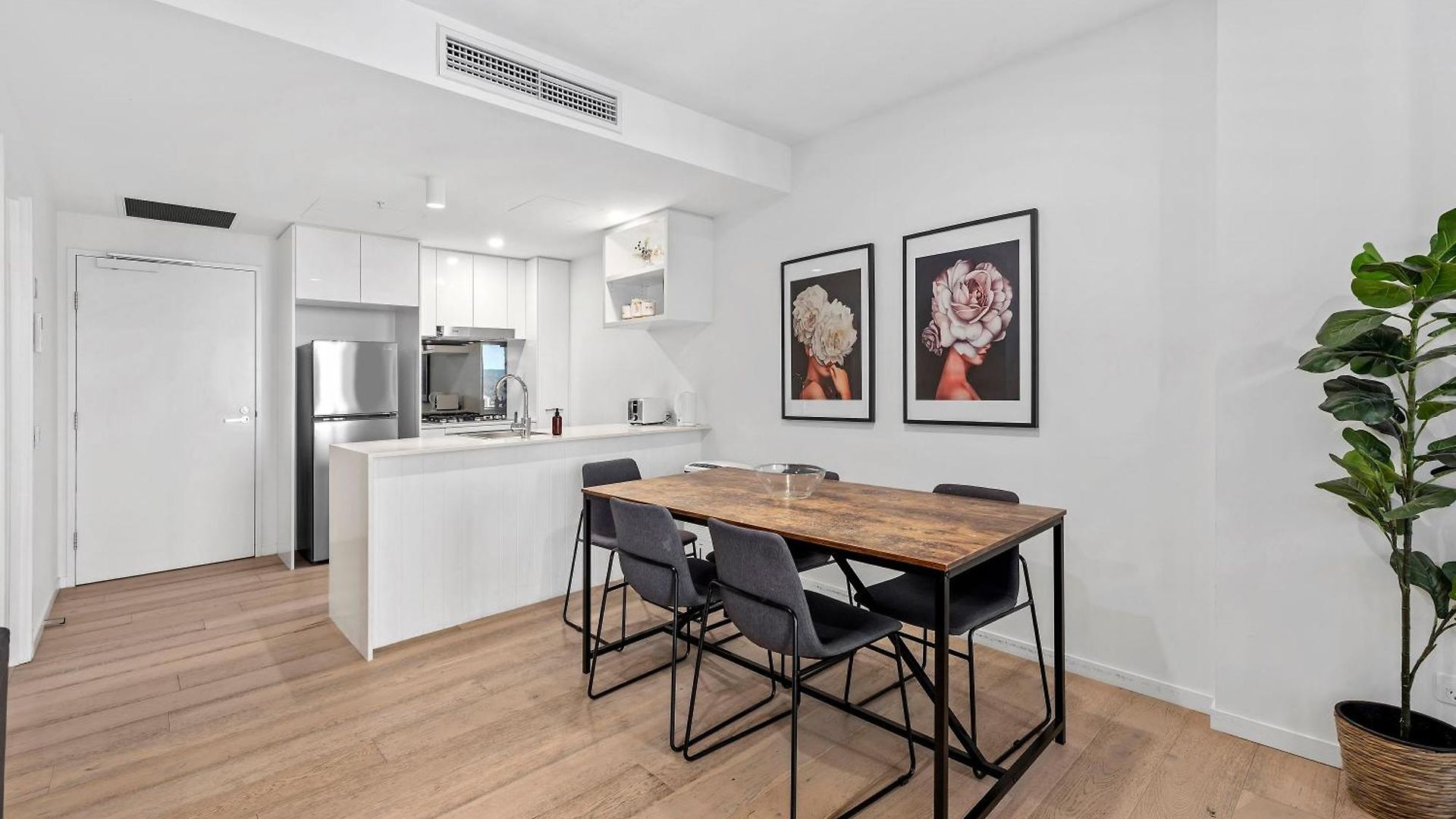 Breathtaking Sunset Views & Fantastic Location! * Brisbane