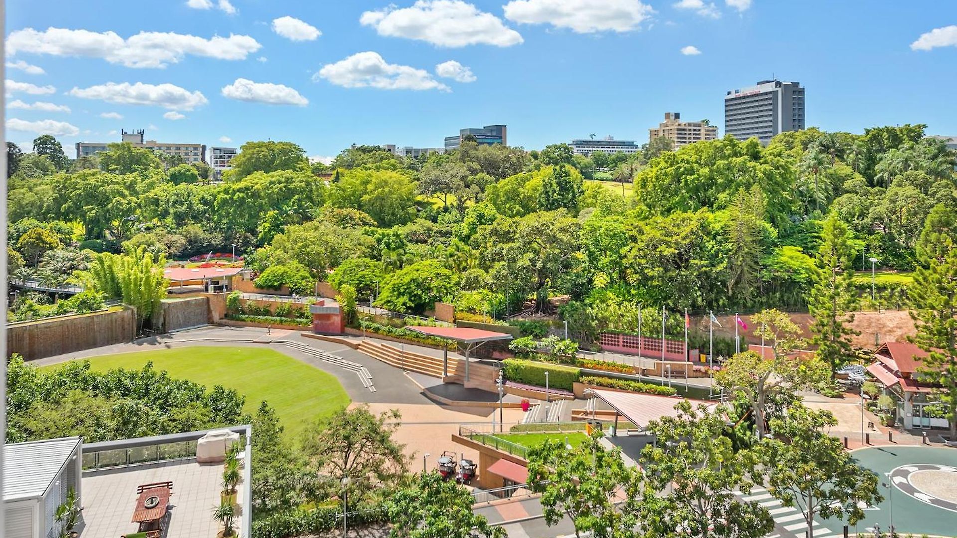 Cbd Next To Parkland! Amazing Views! Apartment *