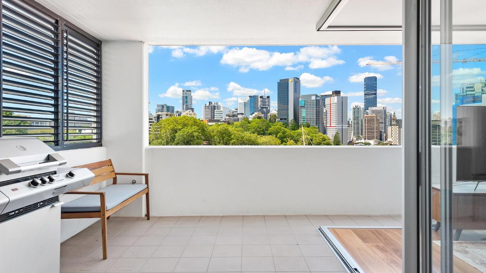 Apartment Cbd Next To Parkland! Amazing Views!