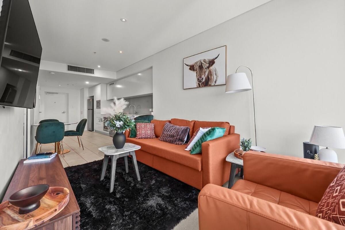 Level 43 Water Views - 2br - Sleeps 6 & Baby Apartment