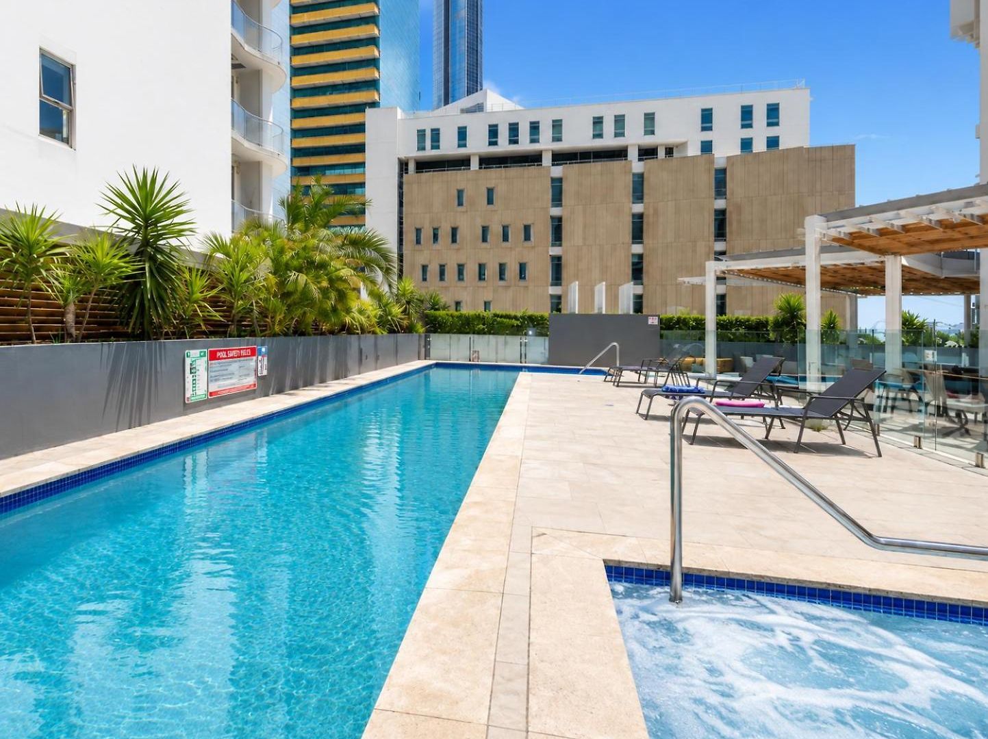 Cbd With Amenities Apartment *