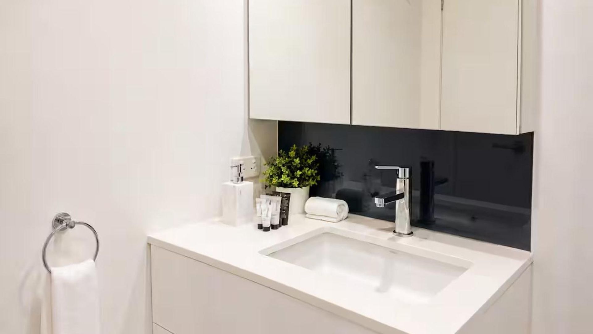 View 2-bed Fortitude Valley Apartment