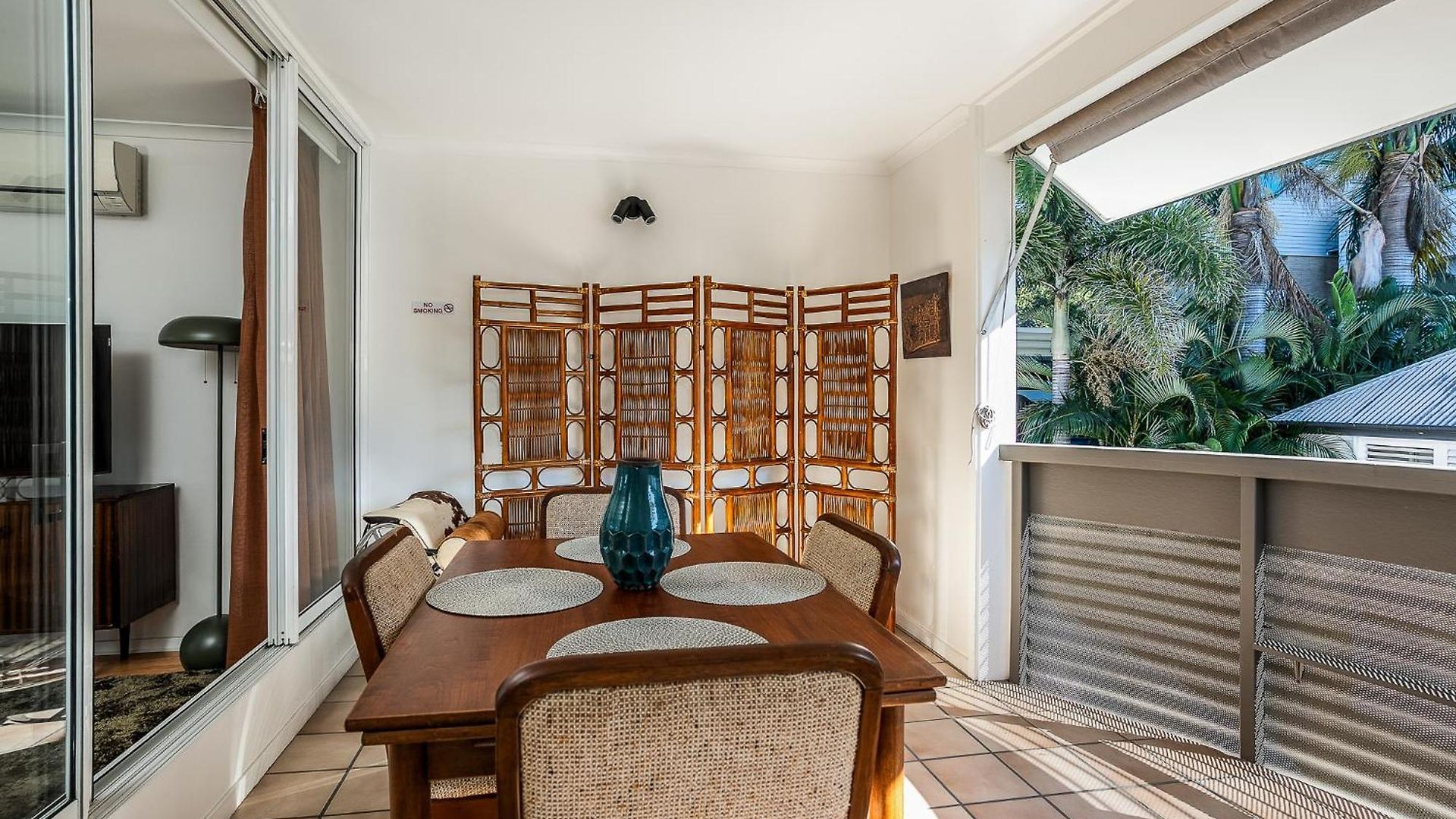 Mid-century Kangaroo Point - 1br Apartment, Walk To Cbd, River & The Gabba Brisbane