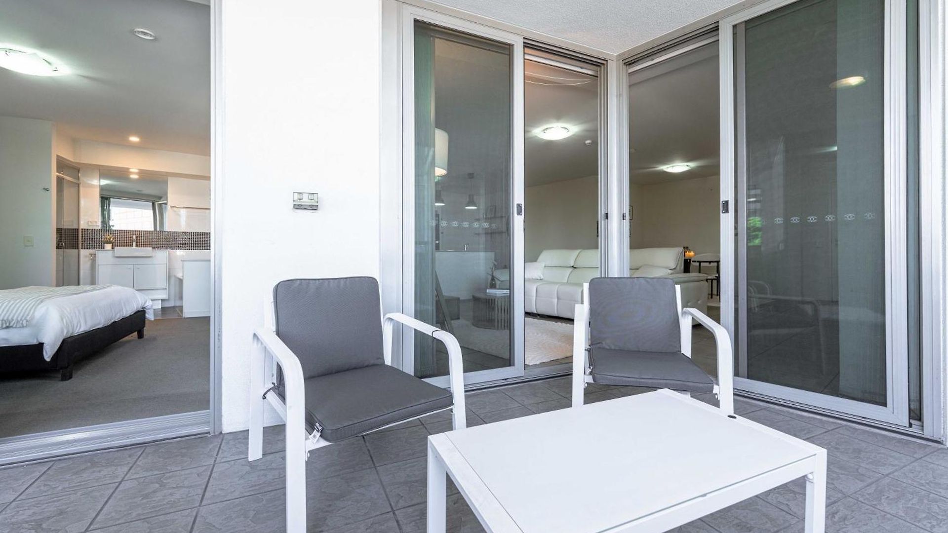 Spacious Riverside 2br Cbd Parking Pool & Gym * Brisbane