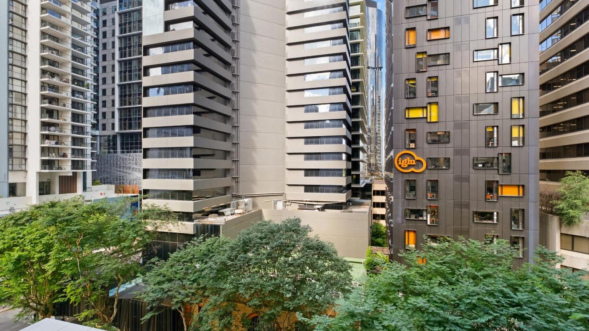 Apartment Urban Retreat 1bed-1bath-study-balcony-1car