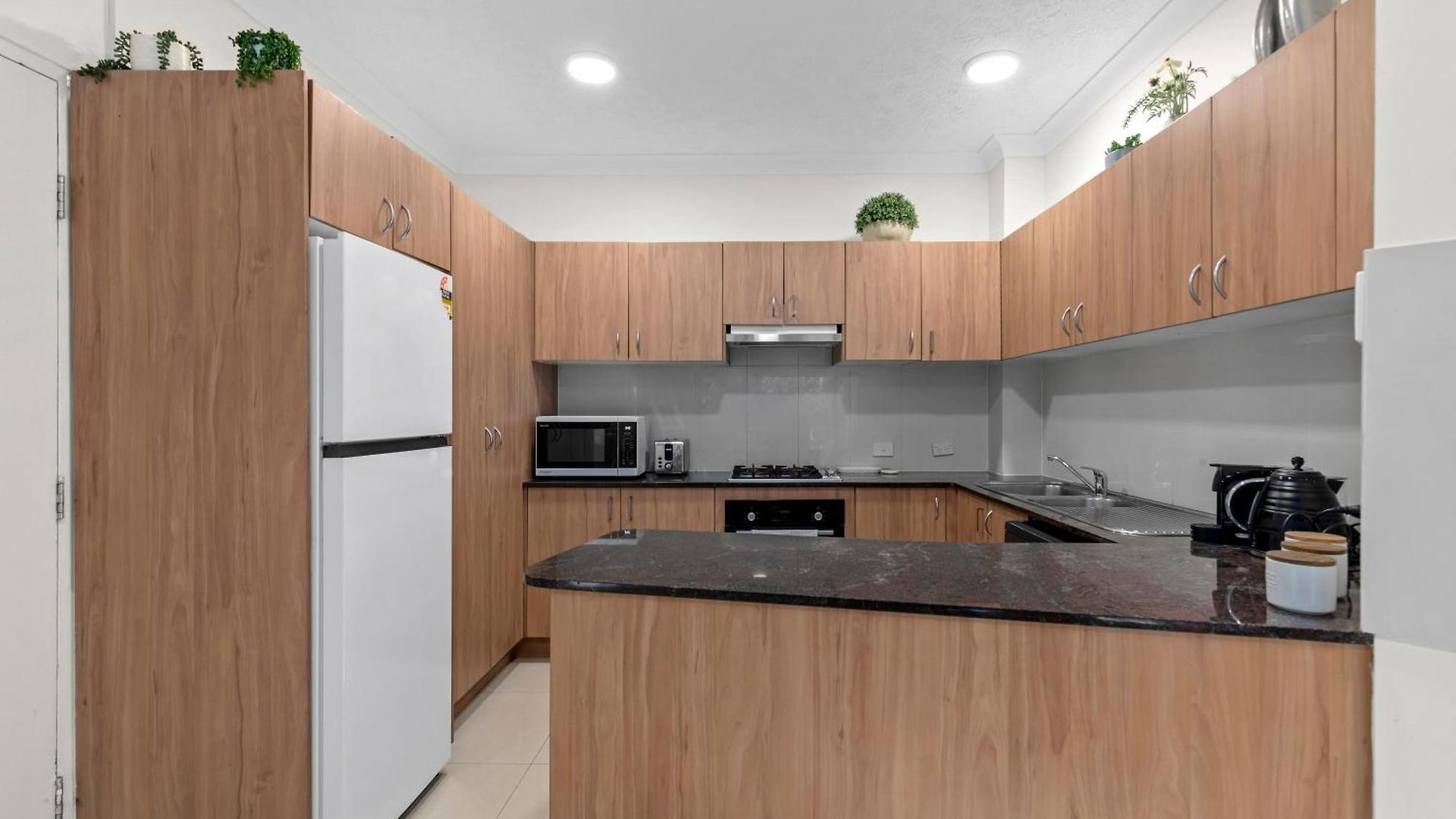 Sunny & Cozy 2br With Wifi, Parking & Balcony Apartment Brisbane
