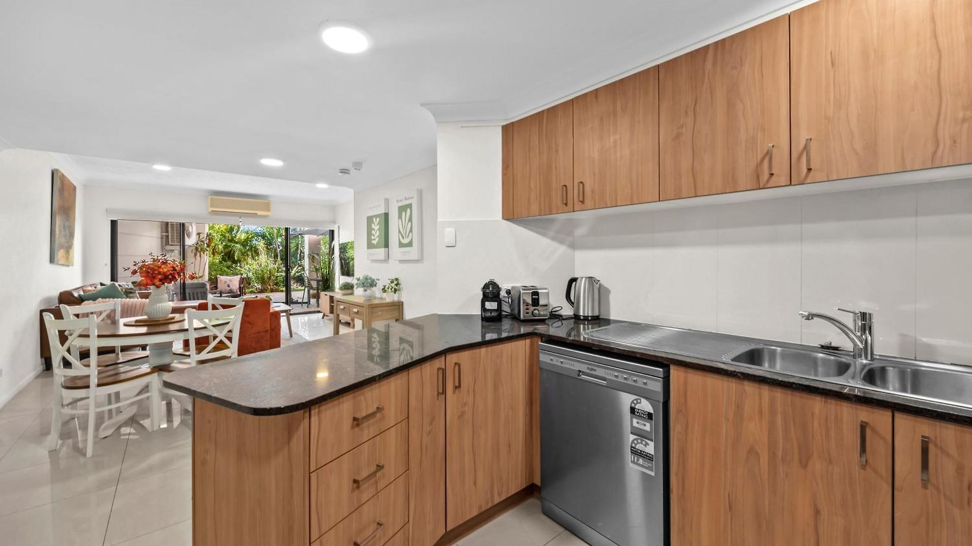 Apartment Spacious & Cozy 2br With Parking, Balcony & Wifi Brisbane