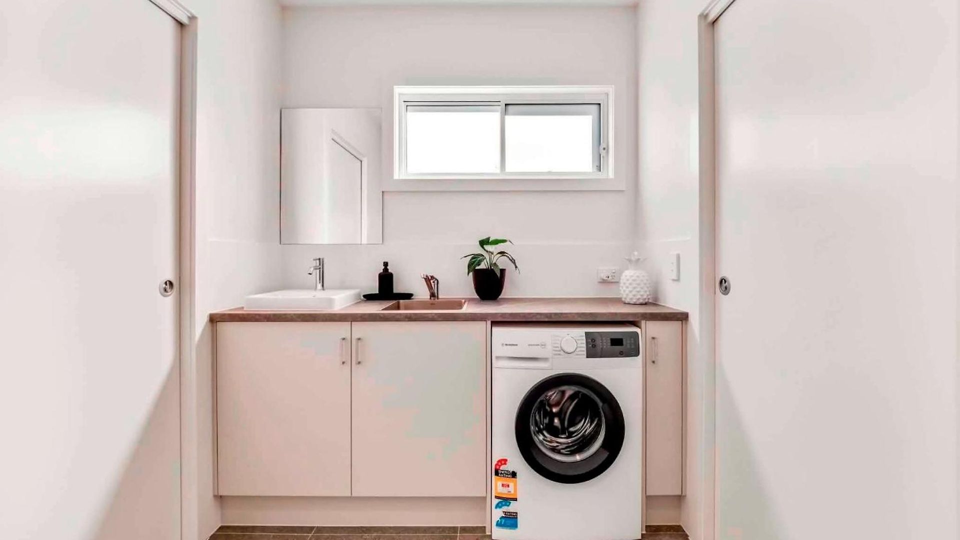 Private Modern - Separate Entry Apartment *