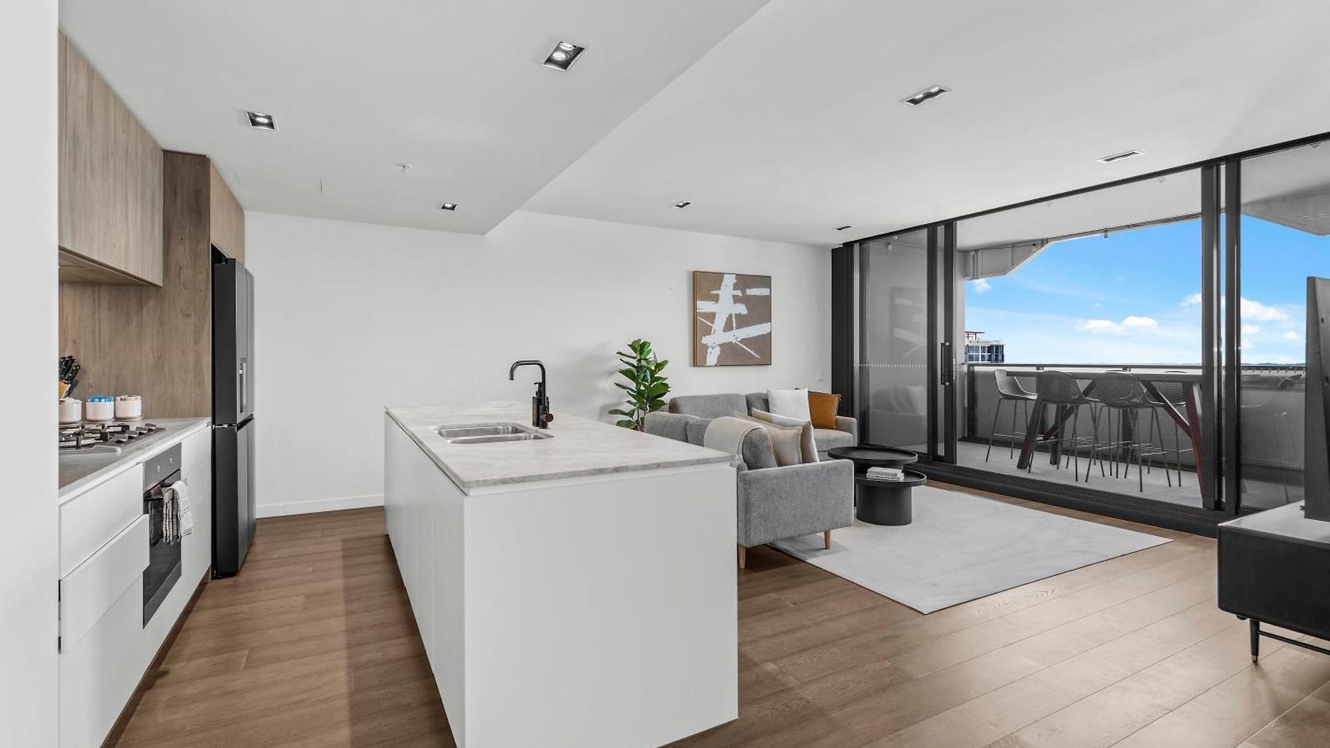 Luxe 3br With Stunning Views, Parking And Pool Apartment