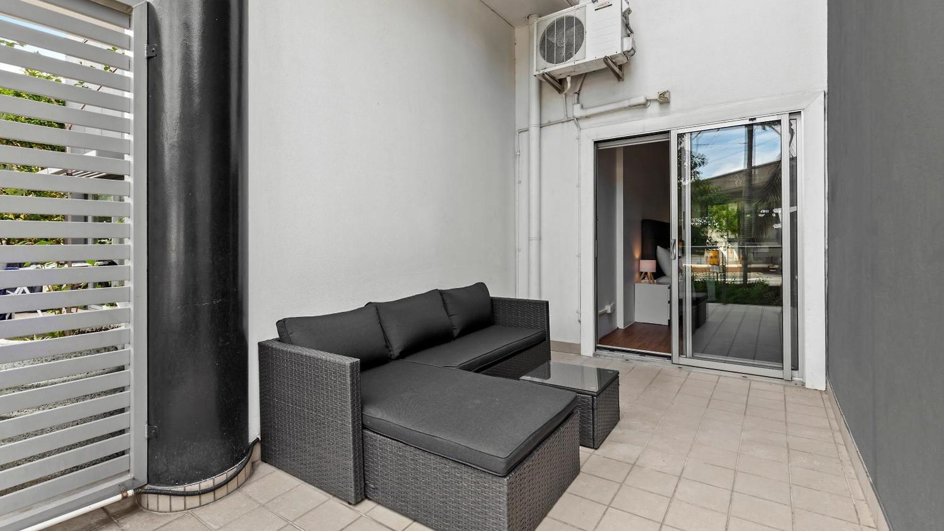Bright With River View, Pool, Gym & Balcony Apartment *