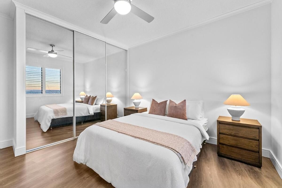 Penthouse Style - Story Bridge Views - Sleeps 8 - Baby Friendly Apartment *