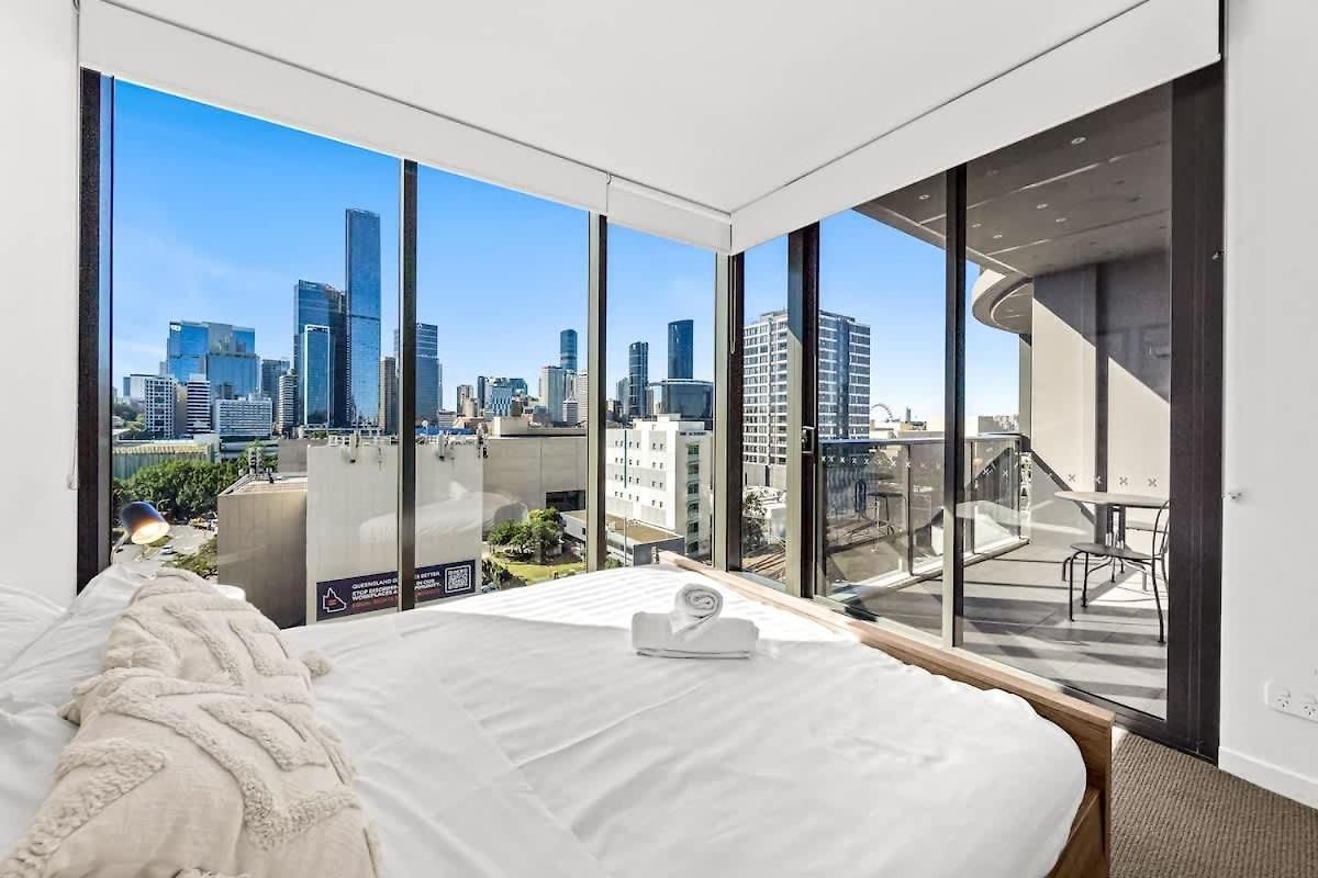 9th Floor Retreat - River Views With Parking Brisbane
