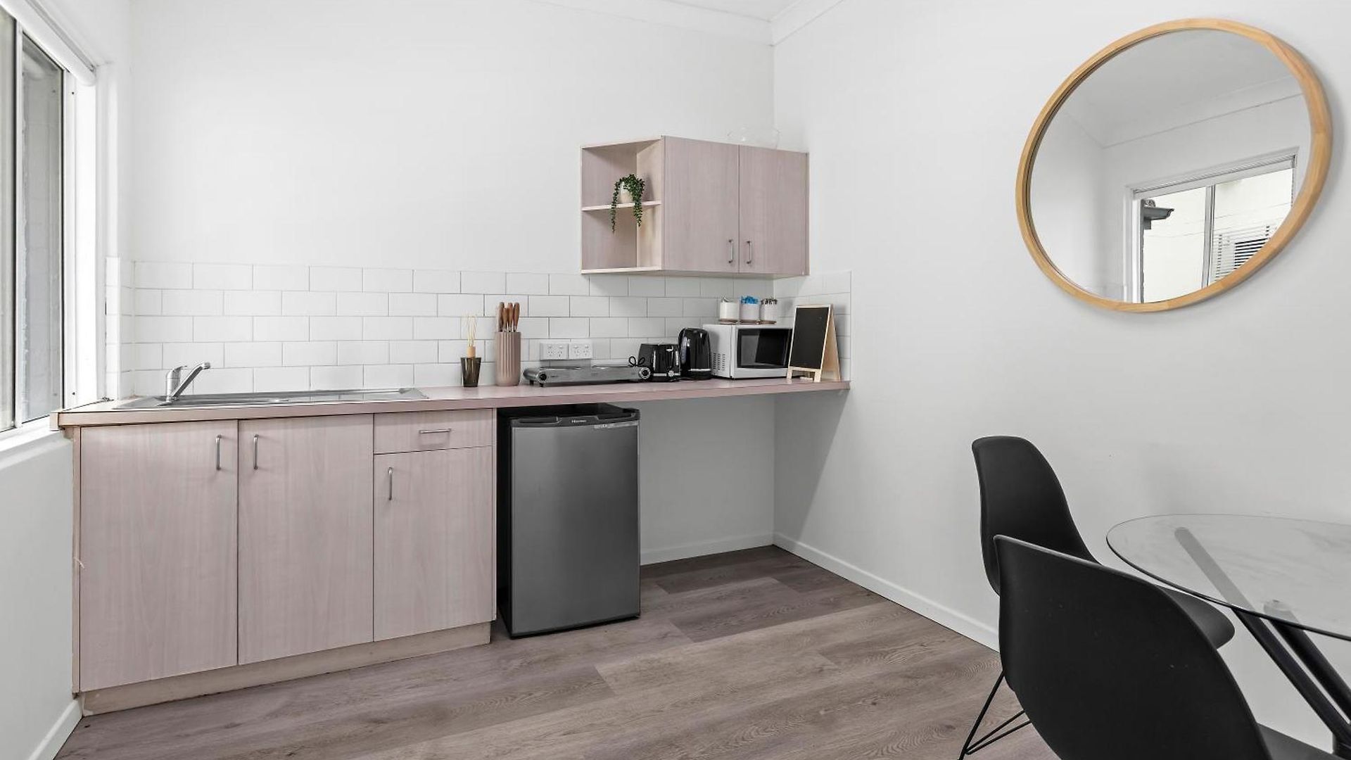 Cozy And Modern Cbd - Short Walk To Hospitals *