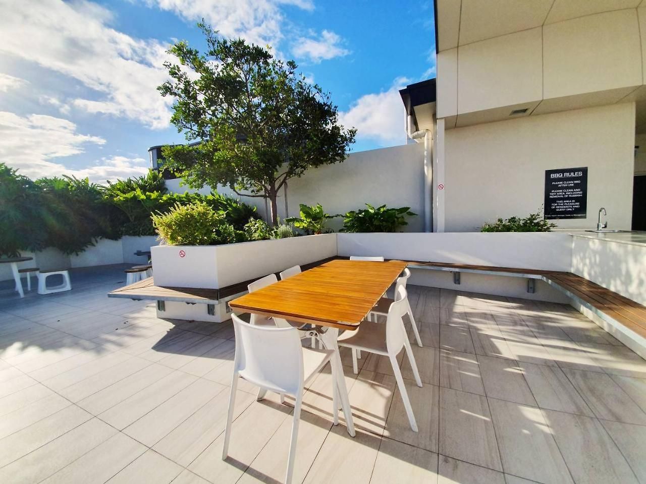 Apartment 2br Night Life -pool -2car Parking-rooftop-intercom Brisbane