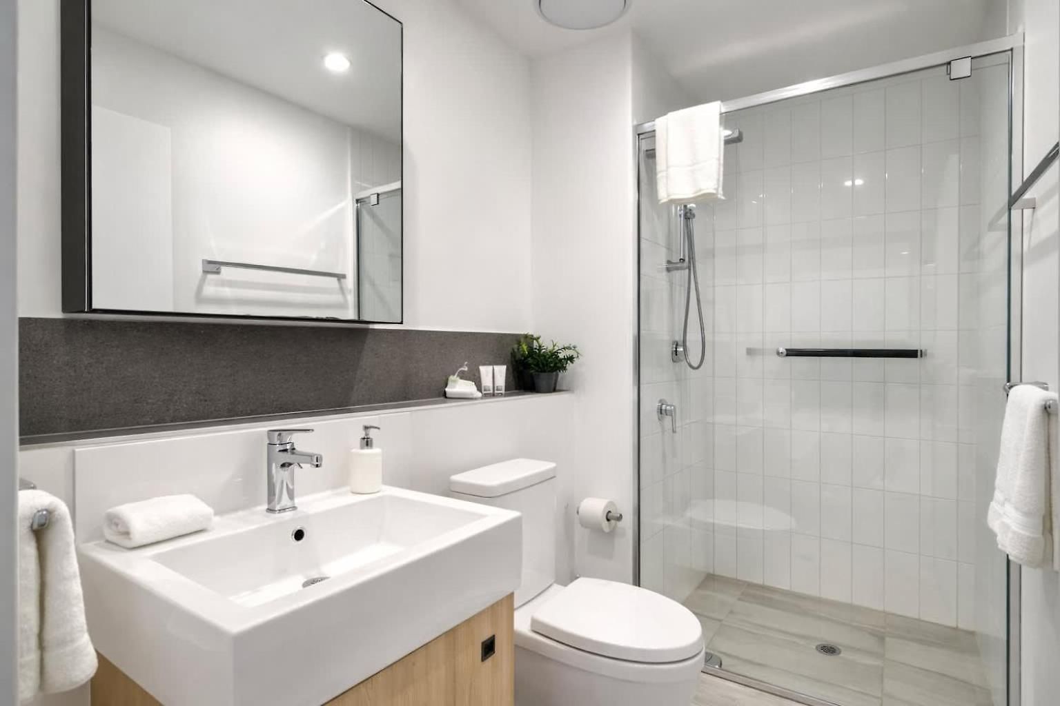 2br Night Life -pool-parking-rooftop-intercom