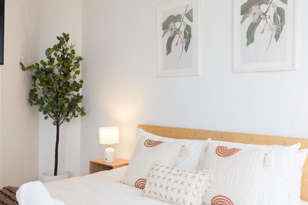 Skyline Elegance 2bdr Pool Gym Sauna Parking Apartment Brisbane