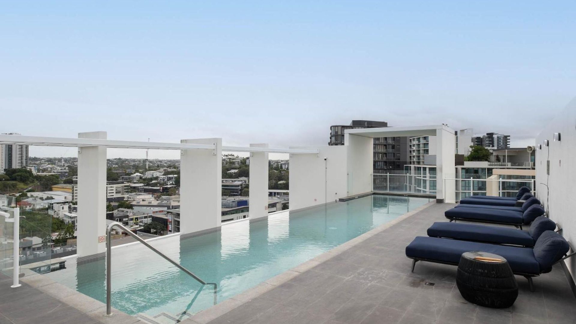 The Valley Nest - Free Parking - Infinity Pool Apartment