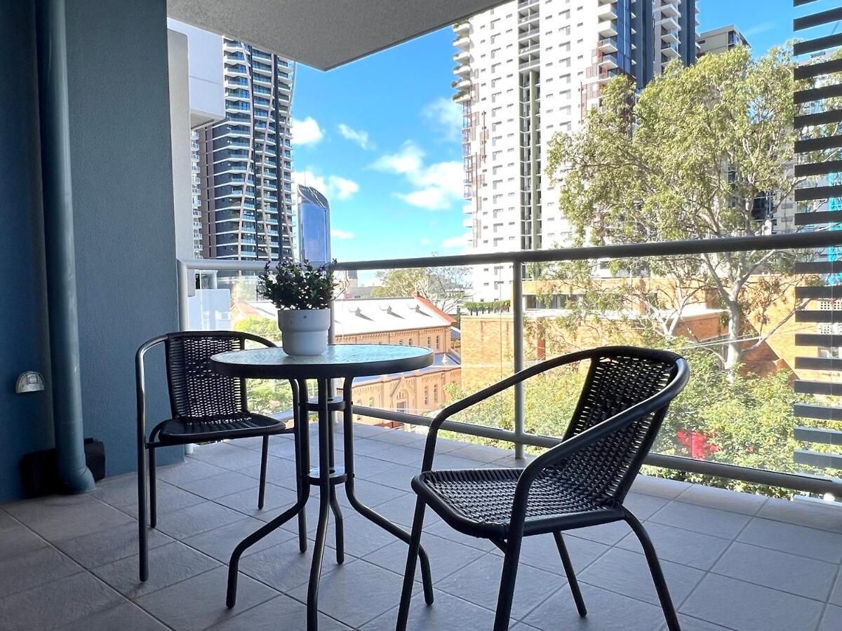 Budget 2br 2ba South With Parking Apartment Brisbane