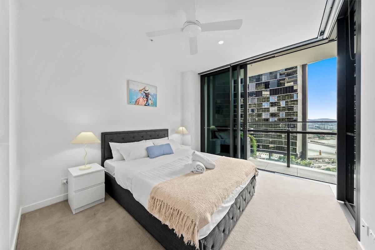 Queens Wharf - Beautiful 13th Floor Executive
