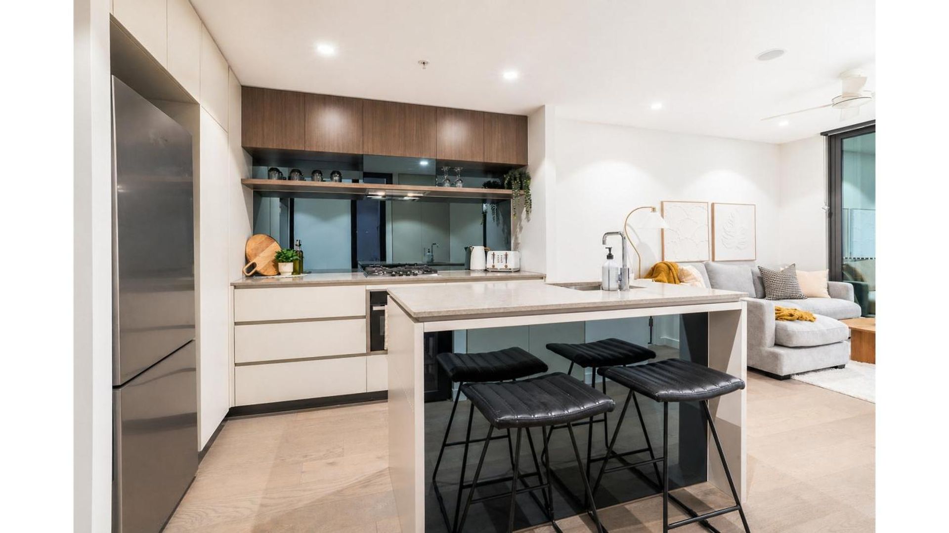 Sky High Luxury 2 Bedroom Cbd With Pool Gym And River Views Apartment *