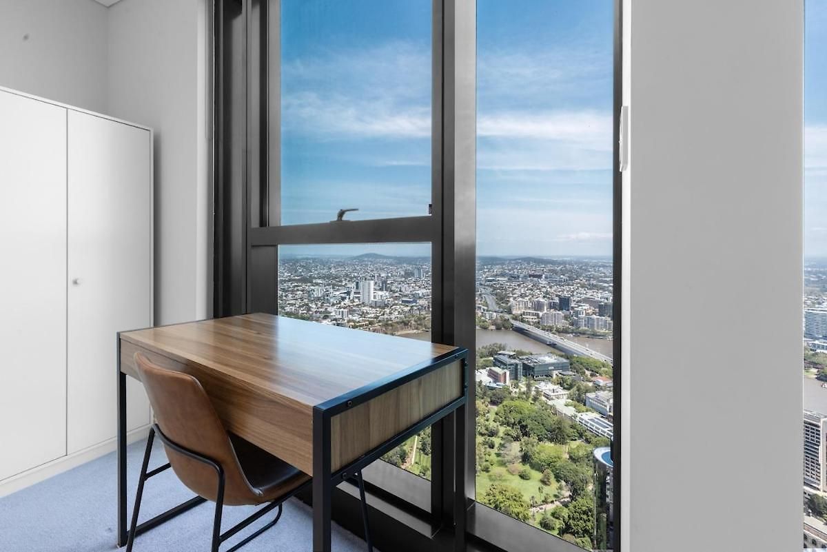 Lvl72 Breathtaking Views With Parking, Pool & Gym Brisbane