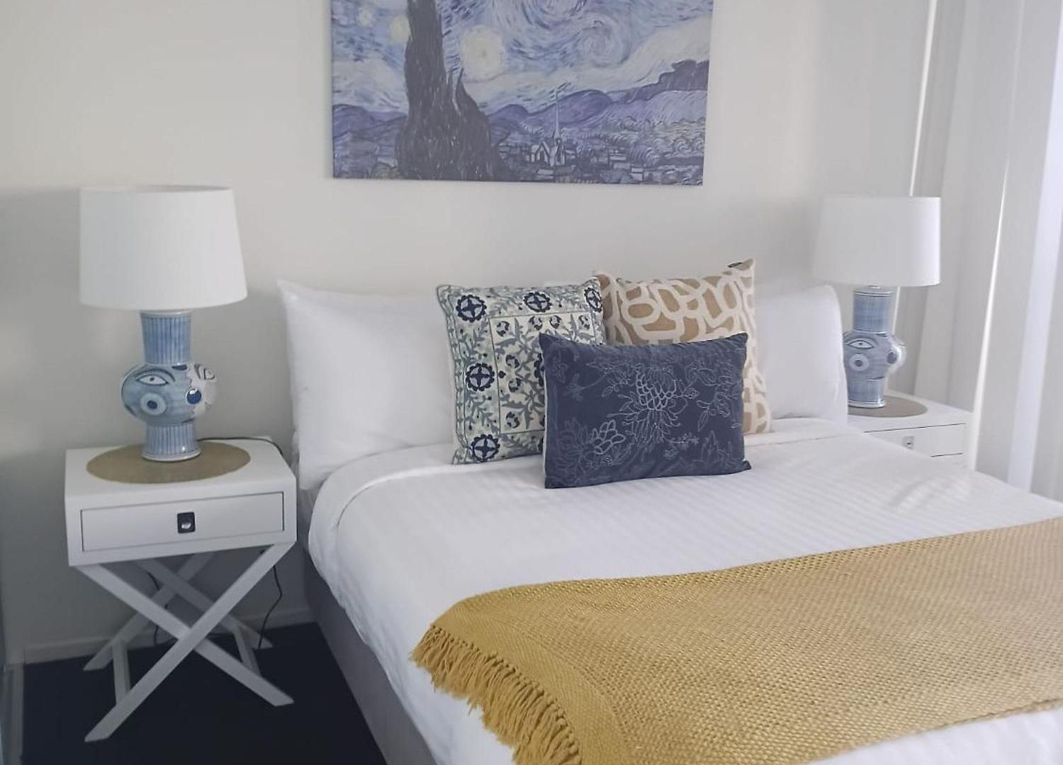 The Gilded Gallery I Art-inspired Luxe Retreat Apartment *