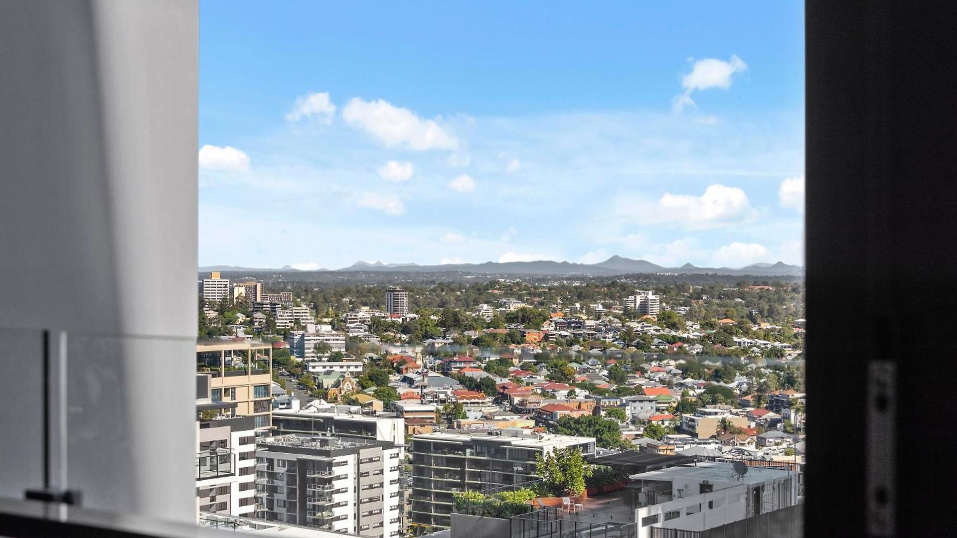 Breathtaking Sunset Views & Fantastic Location! Apartment Brisbane