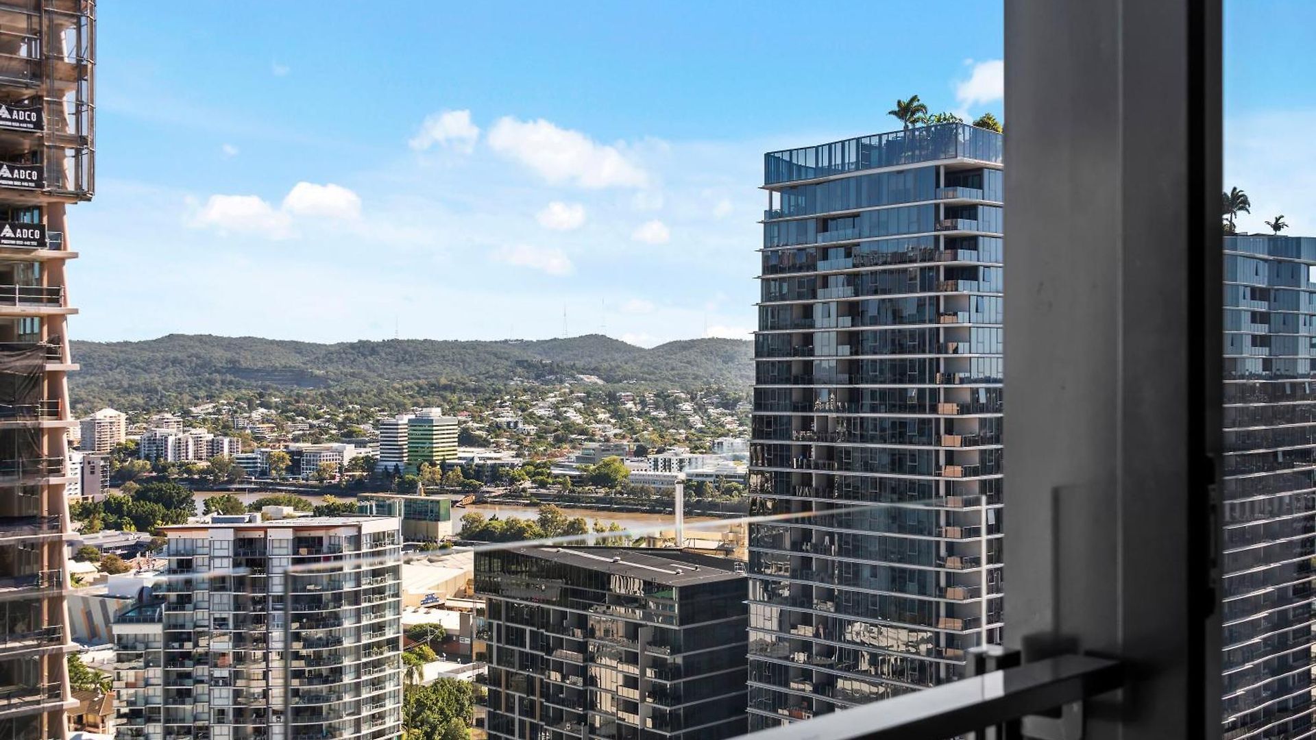 Breathtaking Sunset Views & Fantastic Location! Apartment *