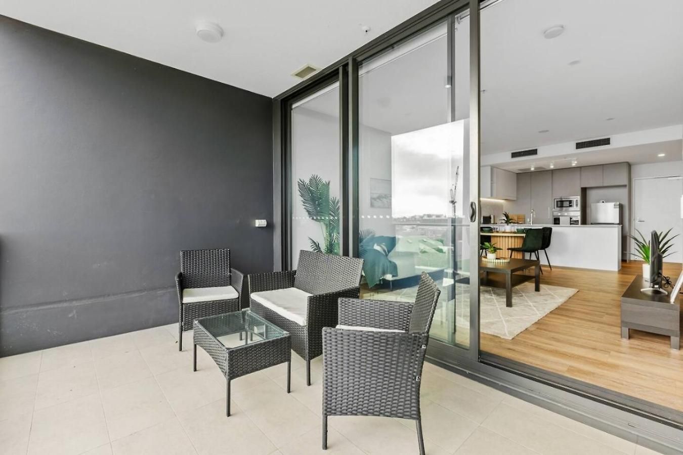 Walk To The Gabba With Rooftop Pool & Secure Carpark With Beautiful Views *