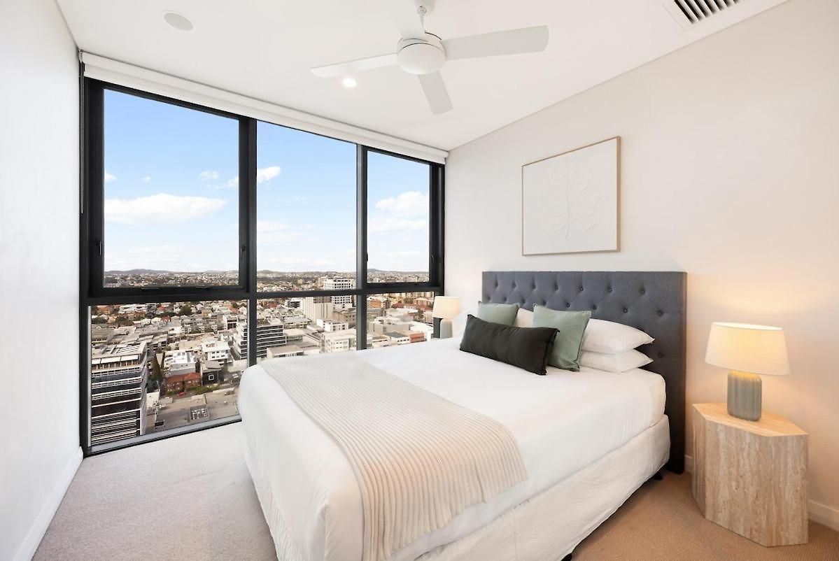 Utopia Deluxe 25th Floor Views, Pool & Gym Brisbane