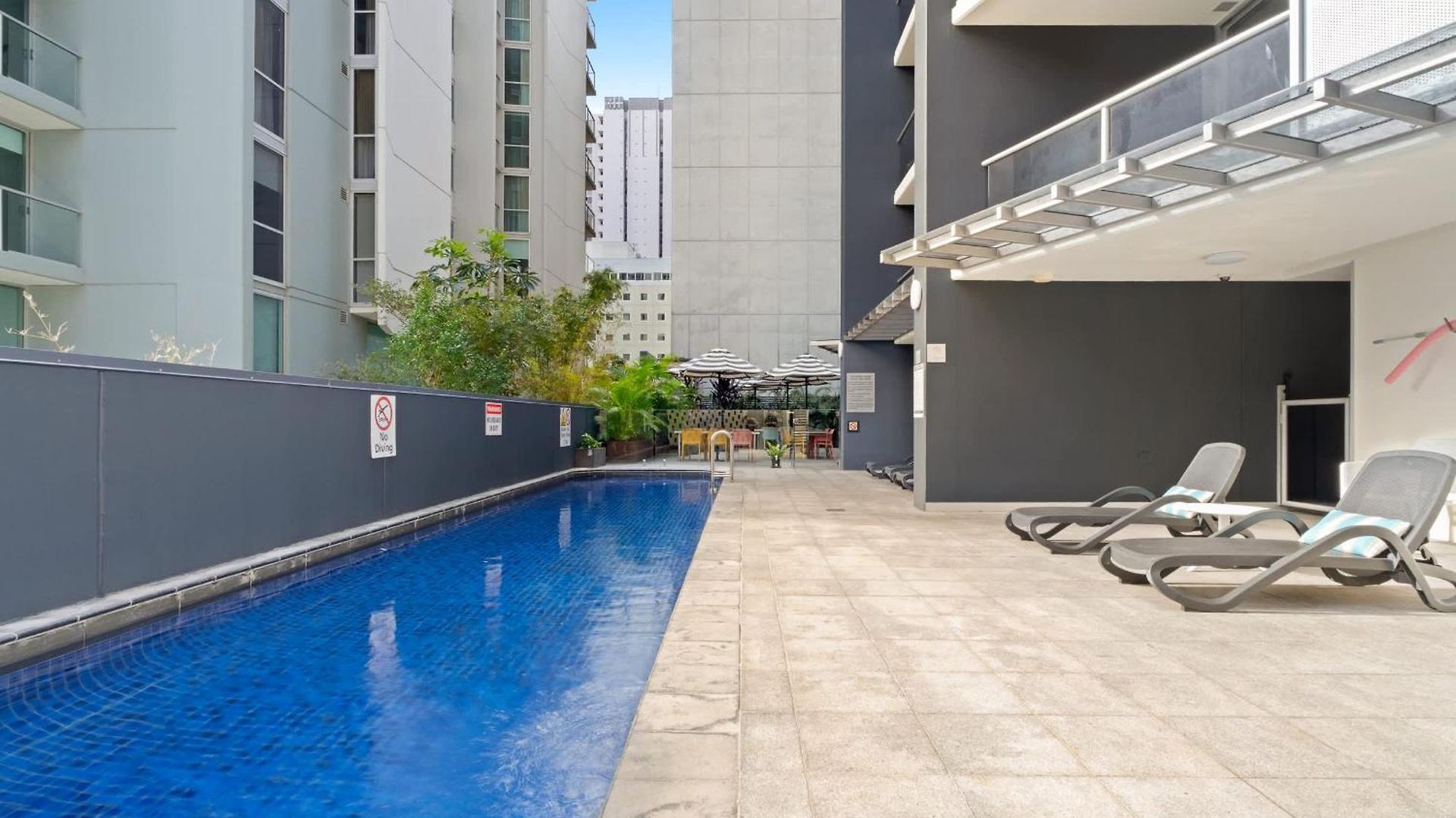 Urban Retreat 1bed-1bath-study-balcony-1car