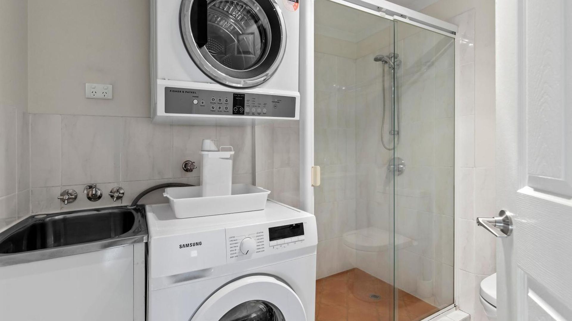 Sunny & Cozy 2br With Wifi, Parking & Balcony Apartment