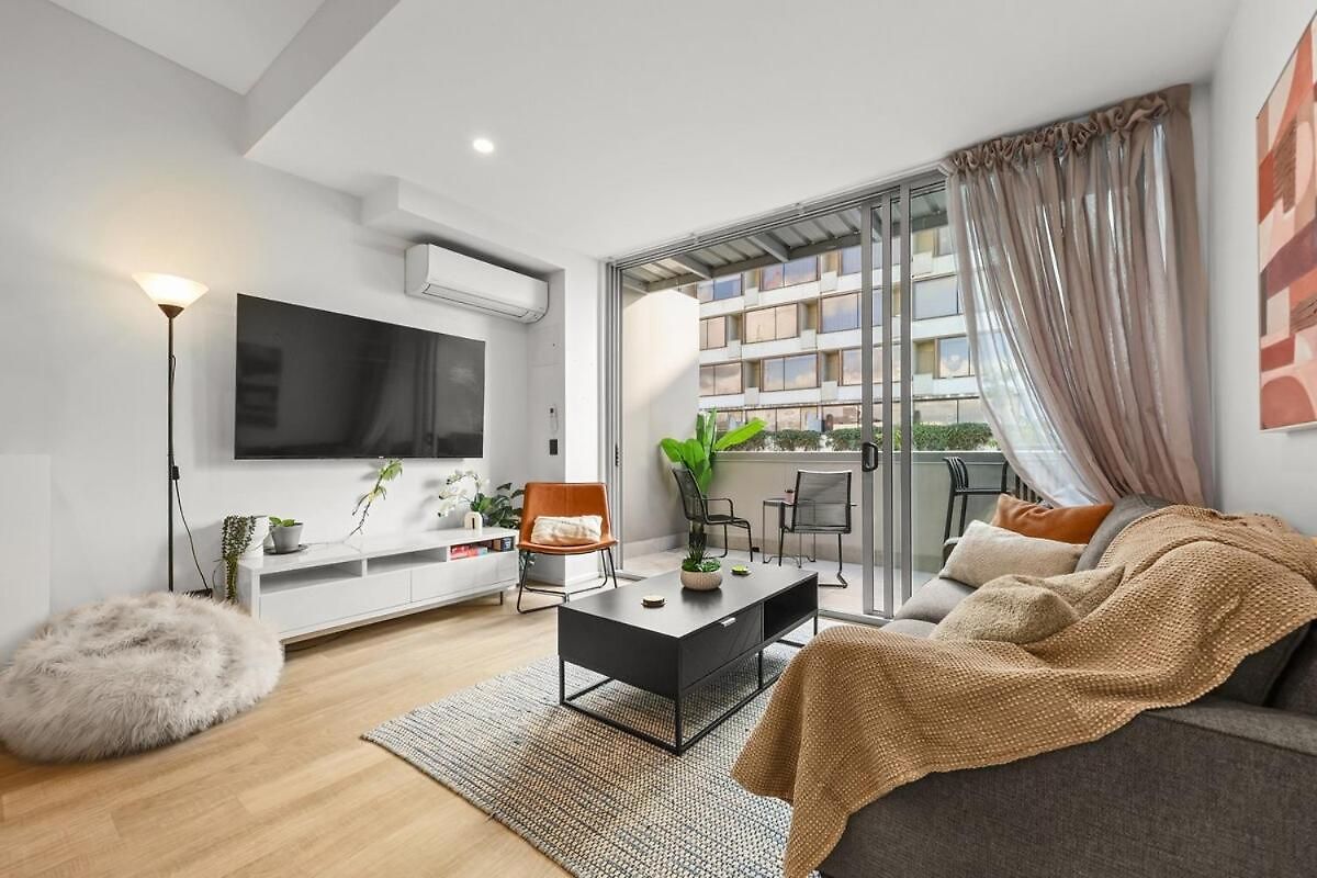 Apartment 2 Level Skyloft - Pool - Sleeps 6 - Baby Brisbane