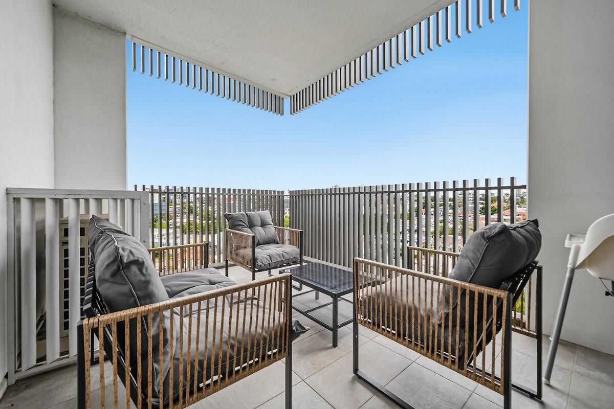 Apartment 2b2b In West Village Enjoy Eats, Grocery And Vibes Brisbane