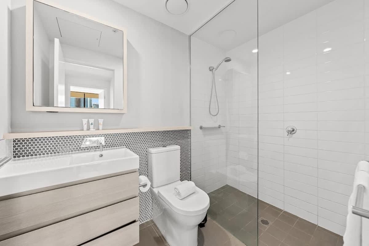 Apartment 9th Floor Retreat - River Views With Parking *