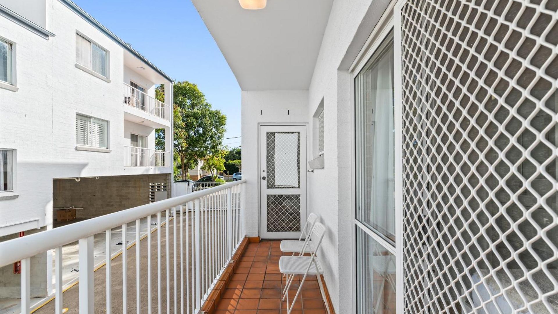 2br 2ba Indooroopilly-walk To Shops & Bus