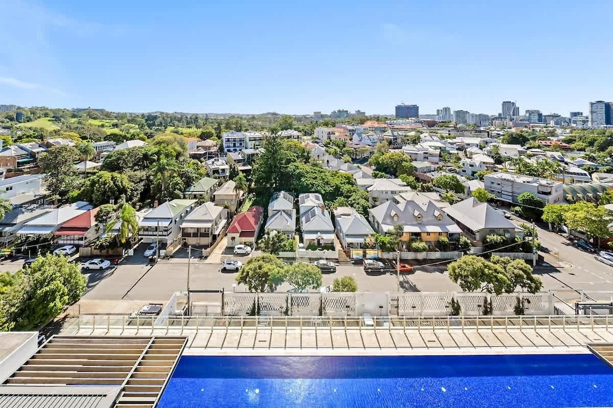 Johnson - Modern Brisbanecity-fringe W Parking Apartment
