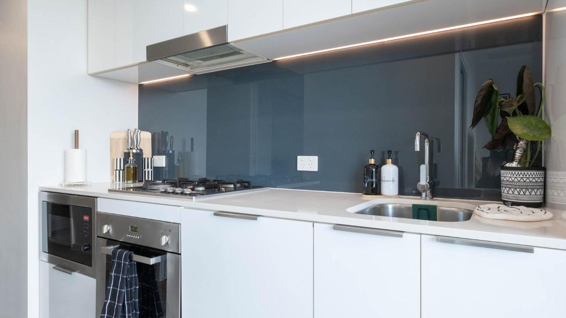The Valley Nest - Free Parking - Infinity Pool Apartment Brisbane