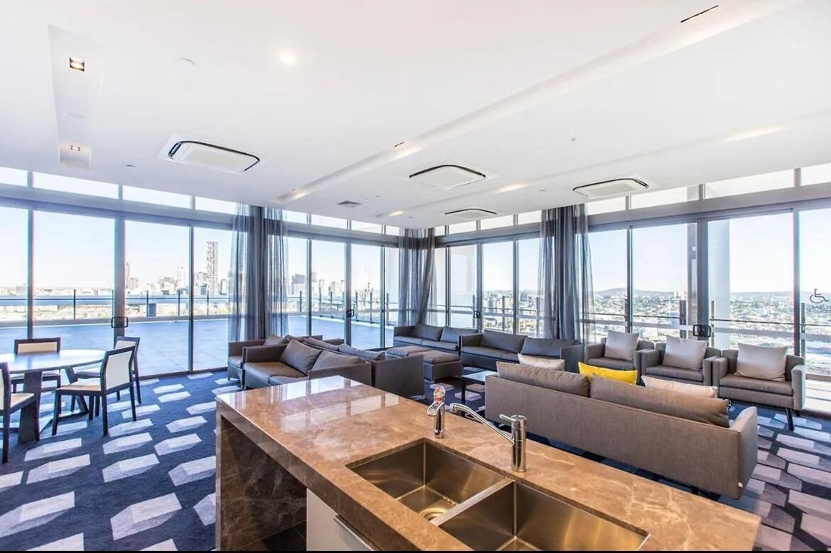 Modern Living With Secure Parking! *