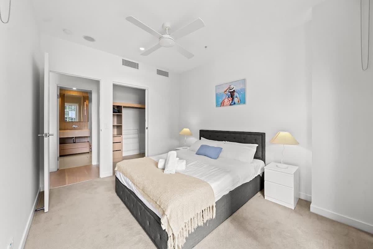 Queens Wharf - Beautiful 13th Floor Executive Apartment