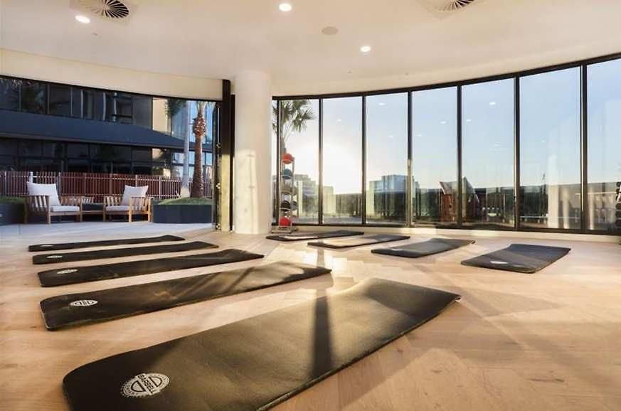 Rooftop Infinity Pool Heated Pool, Gym, Free Parking &