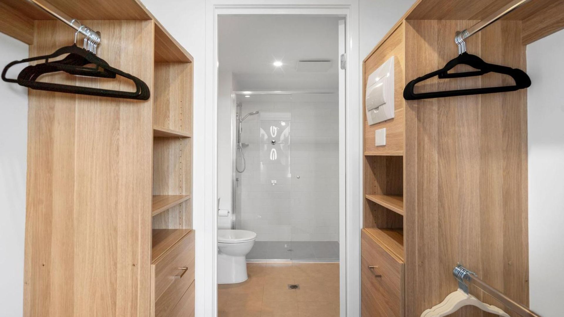 Fortitude Valley Hideaway - 2Br Apartment With Balcony & 2 Free Car Bays Apartment *