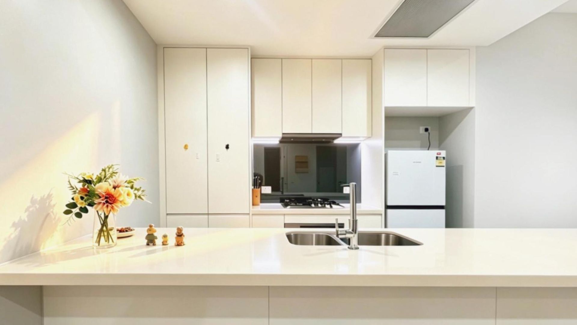 Two Private Ensuites Modern Apartment