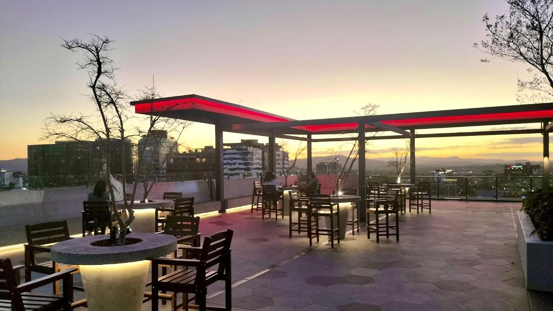 Luxe-valley 2br 2bath Infinity Pool Apartment Brisbane